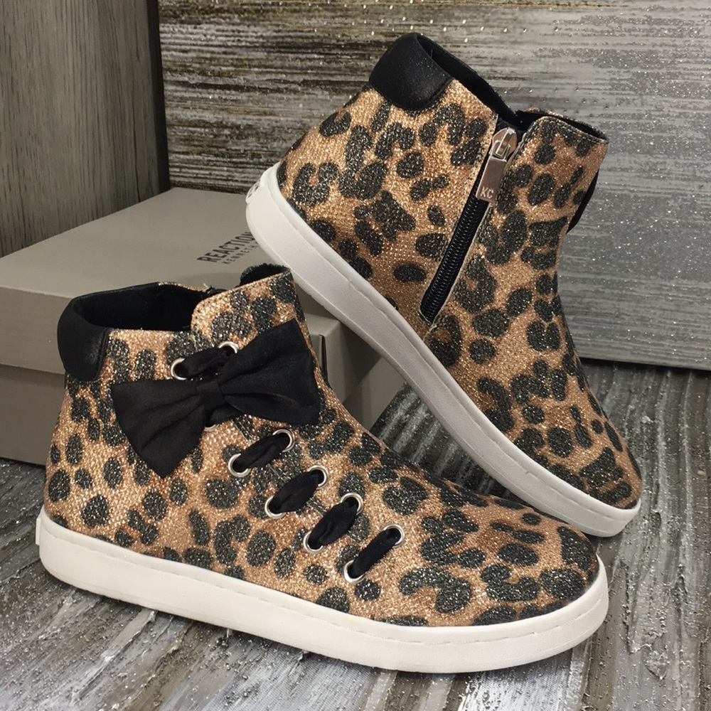REACTION KENNETH COLE COSMIC BOW Leopard